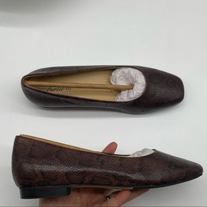 Trotters women’s Leather Slip-On Flats - Honor dark brown snakeskin size 6M NEW